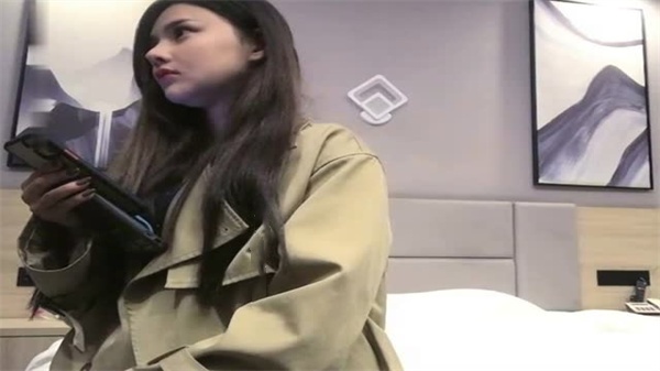 网约极品气质美女，巨乳翘臀颜值爆表，酒店内射到腿软